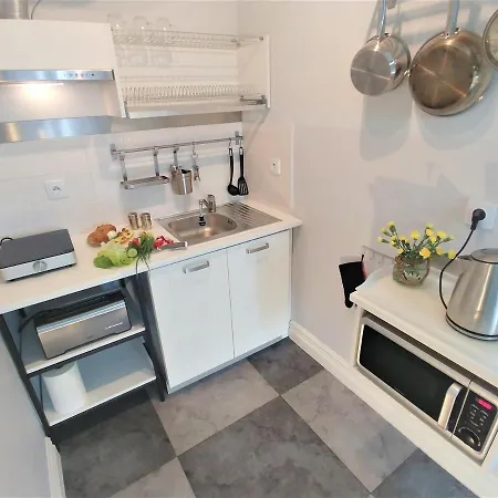 Axla Z Weranda Ogrodem I Parkingiem