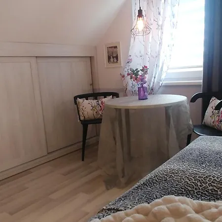 Axla Z Weranda Ogrodem I Parkingiem