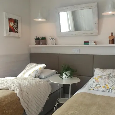 Axla Z Weranda Ogrodem I Parkingiem 3*