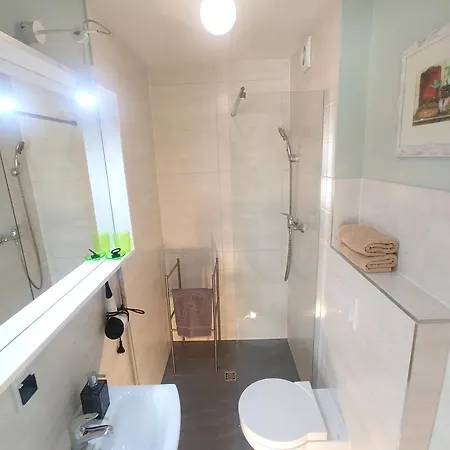 Axla Z Weranda Ogrodem I Parkingiem