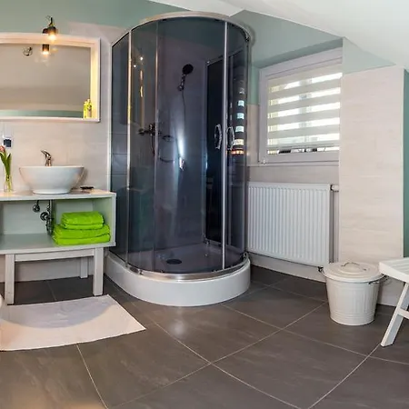 Axla Z Weranda Ogrodem I Parkingiem Gæstehus