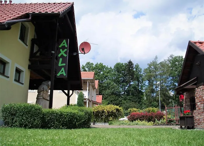 Axla Z Weranda Ogrodem I Parkingiem Penzion