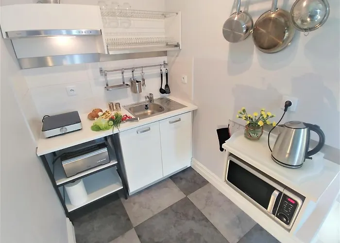 Axla Z Weranda Ogrodem I Parkingiem