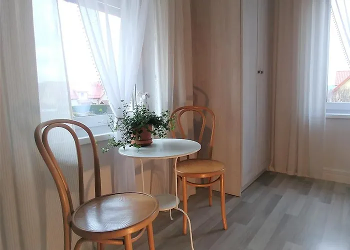 Axla Z Weranda Ogrodem I Parkingiem