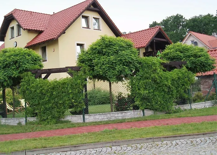 Axla Z Weranda Ogrodem I Parkingiem Penzion Kudowa-Zdrój