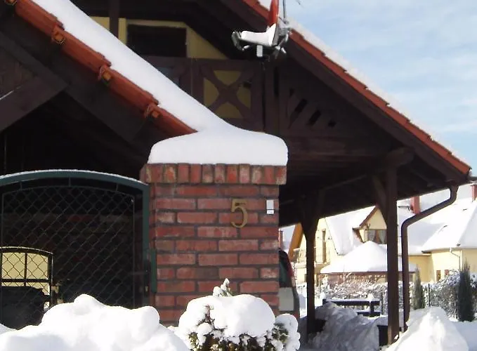 Axla Z Weranda Ogrodem I Parkingiem